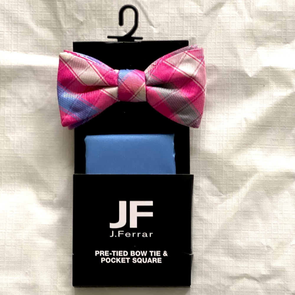 J. Ferrar Pre-tied Bow Tie Set